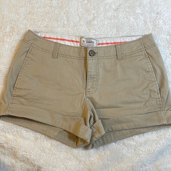 Old Navy Favorite‎ Khaki Shorts - Picture 1 of 5